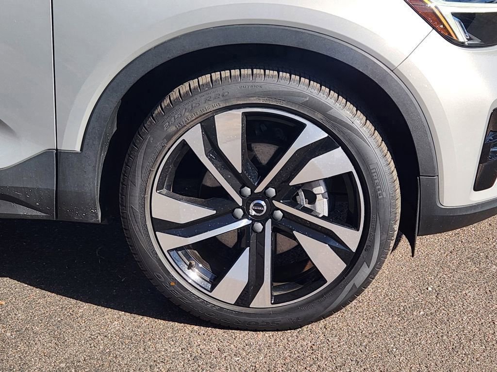 Used 2023 Volvo XC40 B5 Plus w/ Climate Package image 33