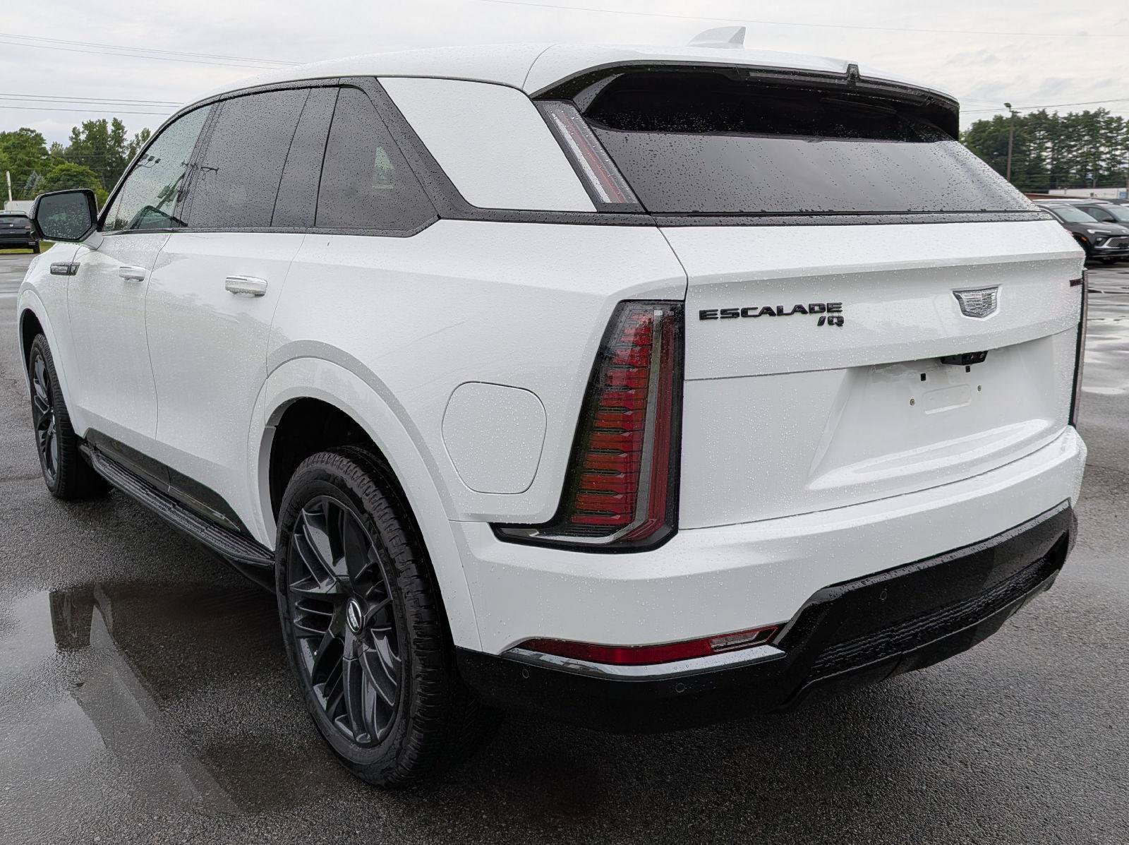 Used 2025 Cadillac Escalade IQ Sport 1 w/ LPO, ONYX Package AWD/4WD image 8