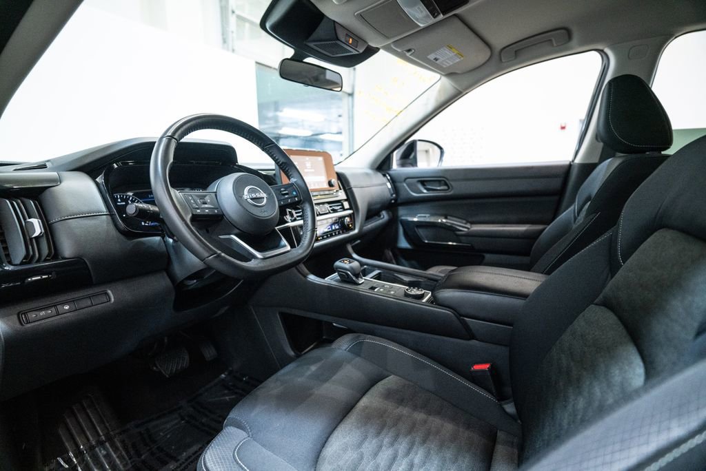 Used 2024 Nissan Pathfinder SV AWD/4WD image 4