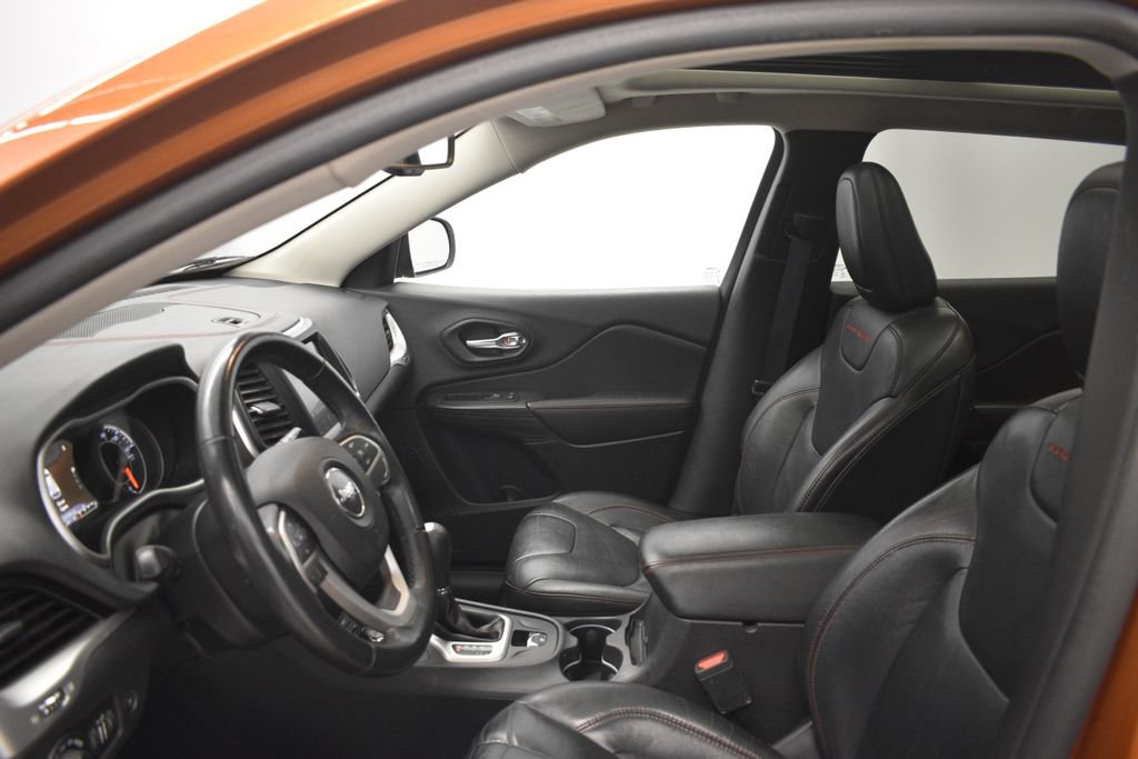 Certified 2016 Jeep Cherokee Trailhawk w/ Comfort/Convenience Group image 35