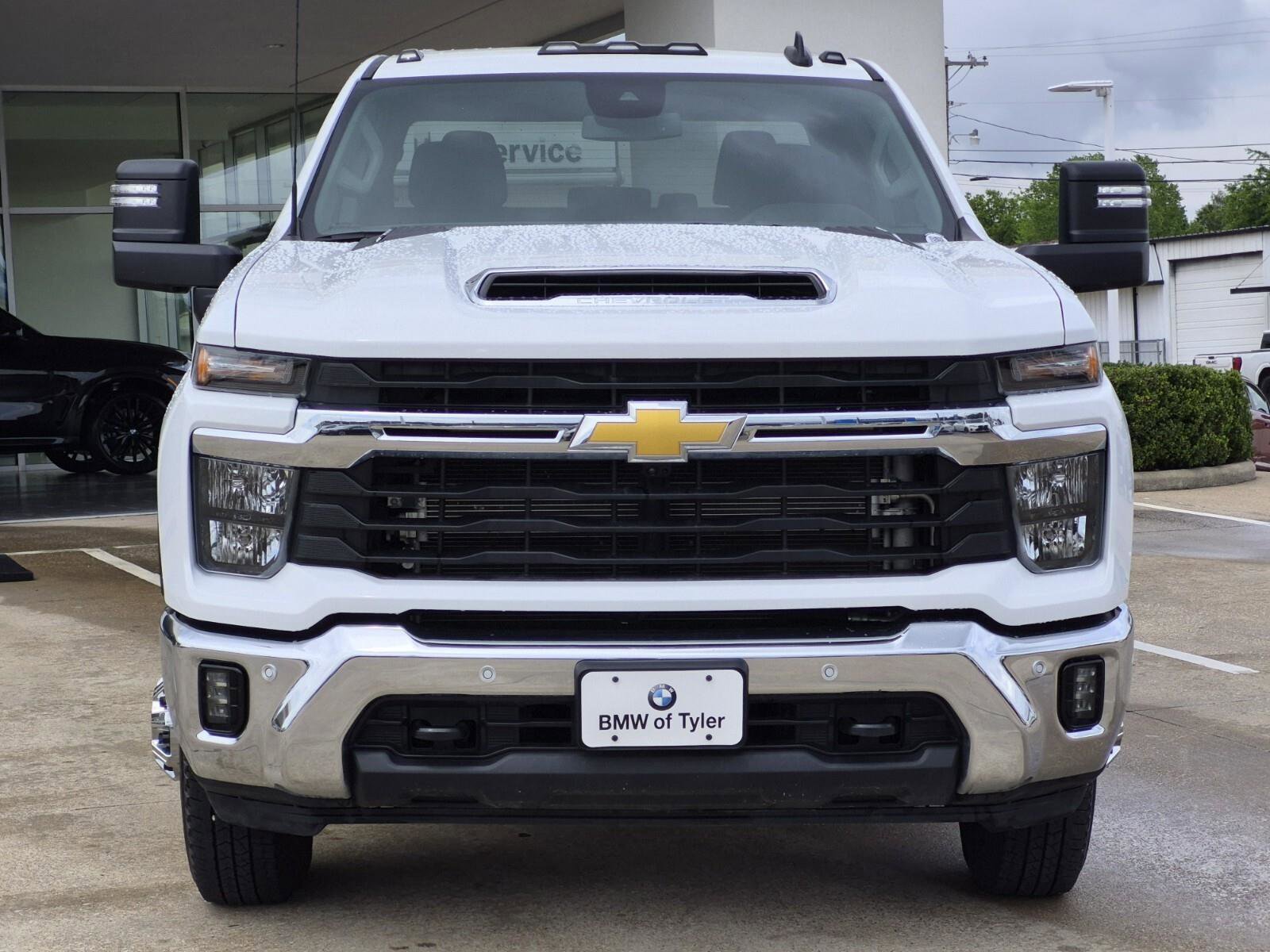 Used 2025 Chevrolet Silverado 3500 LT w/ Safety Package AWD/4WD image 2
