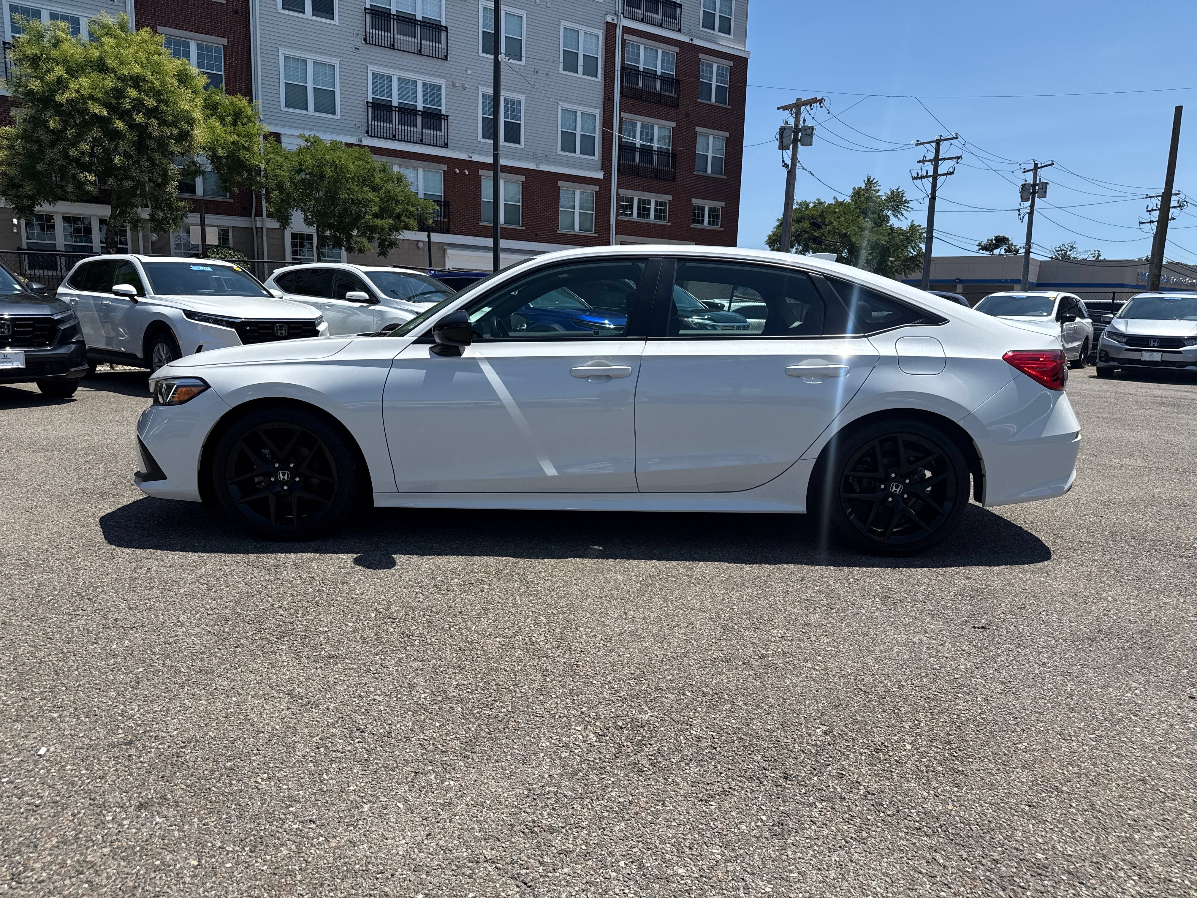 Used 2023 Honda Civic Sport image 2