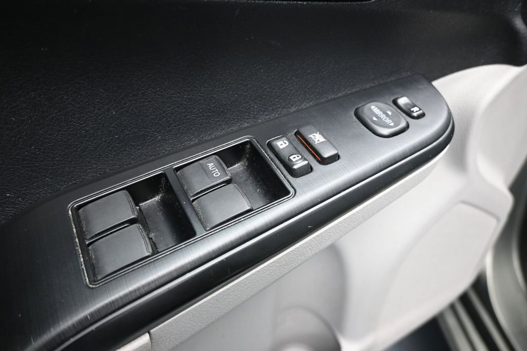 Used 2014 Toyota Camry LE FWD image 11