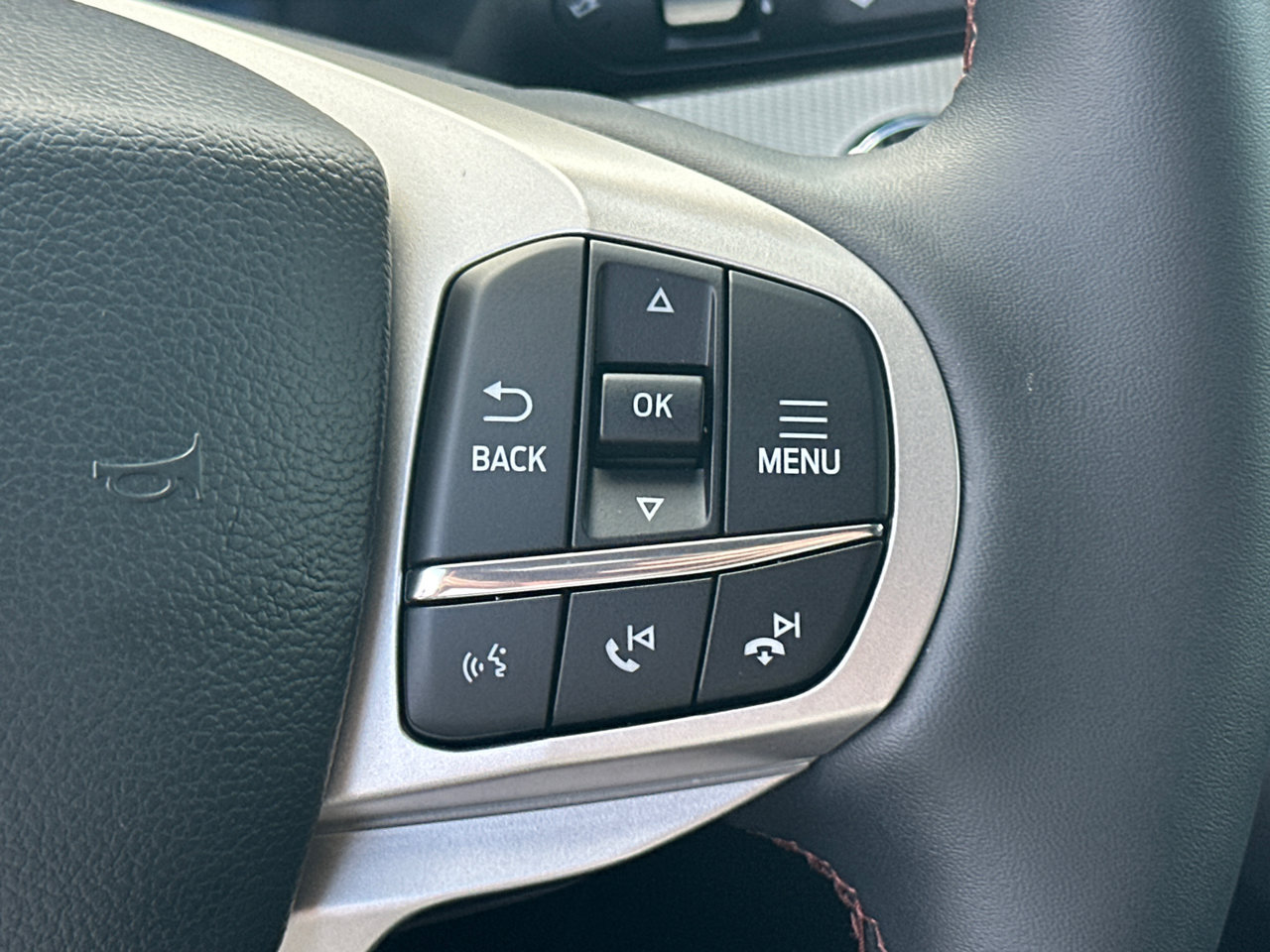 New 2026 Ford Explorer Active RWD image 26