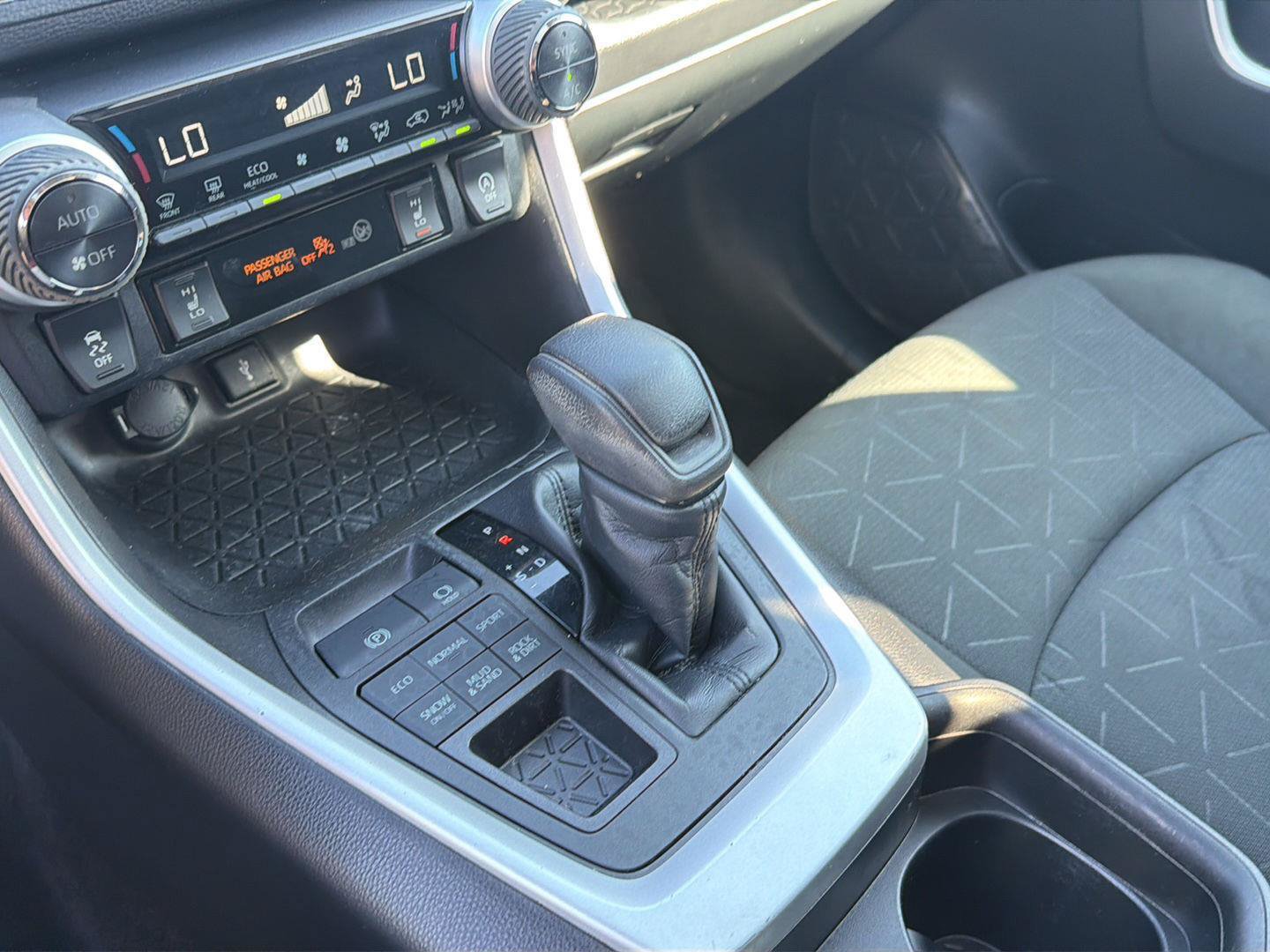 Used 2021 Toyota RAV4 XLE w/ Convenience Package AWD/4WD image 29