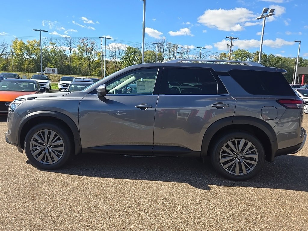 New 2025 Nissan Pathfinder SL image 5