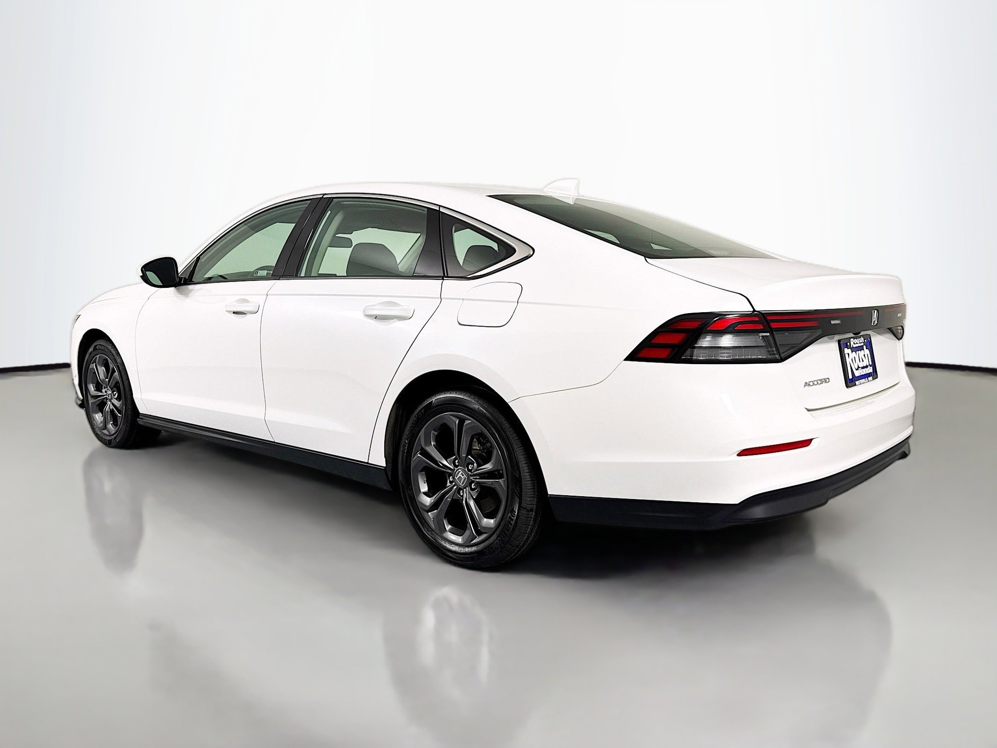 Certified 2023 Honda Accord EX image 7