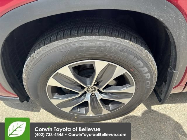 Used 2022 Toyota Highlander XLE AWD/4WD image 17