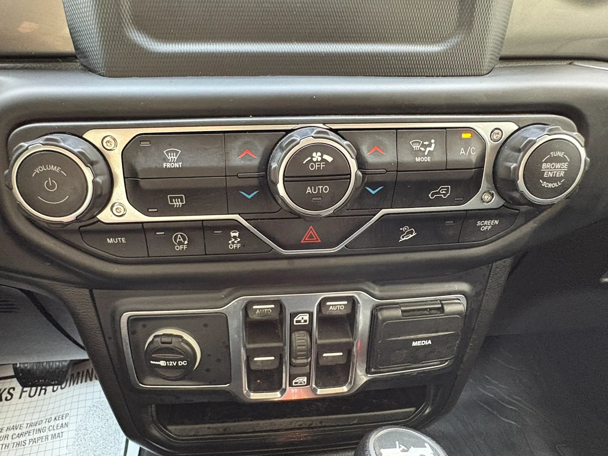 Used 2019 Jeep Wrangler Unlimited Sahara w/ LED Lighting Group AWD/4WD image 43