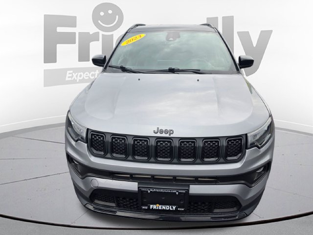 Used 2023 Jeep Compass Latitude w/ Convenience Group AWD/4WD image 2