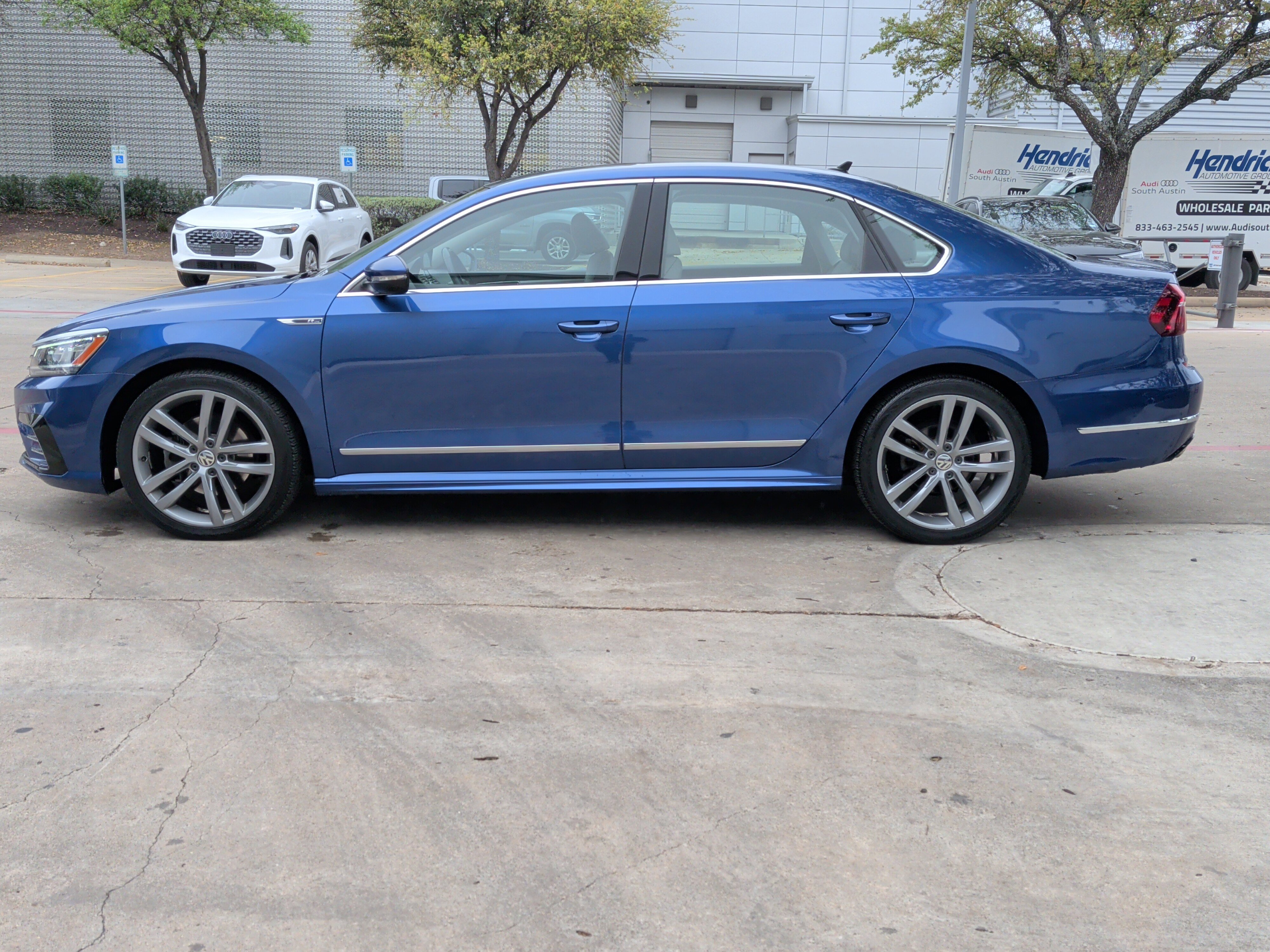 Used 2017 Volkswagen Passat 1.8T R-Line w/ R-Line Lighting Package image 7