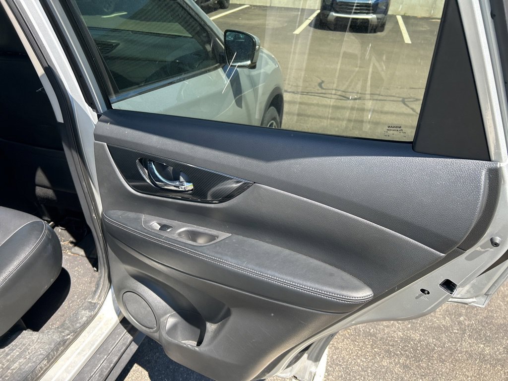 Used 2019 Nissan Rogue SL w/ Premium Package AWD/4WD image 13