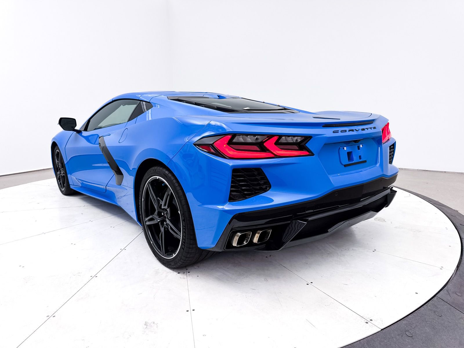 Used 2021 Chevrolet Corvette Stingray Preferred Cpe w/ Engine Appearance Package image 15