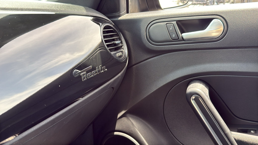 Used 2016 Volkswagen Beetle 1.8T FWD image 29