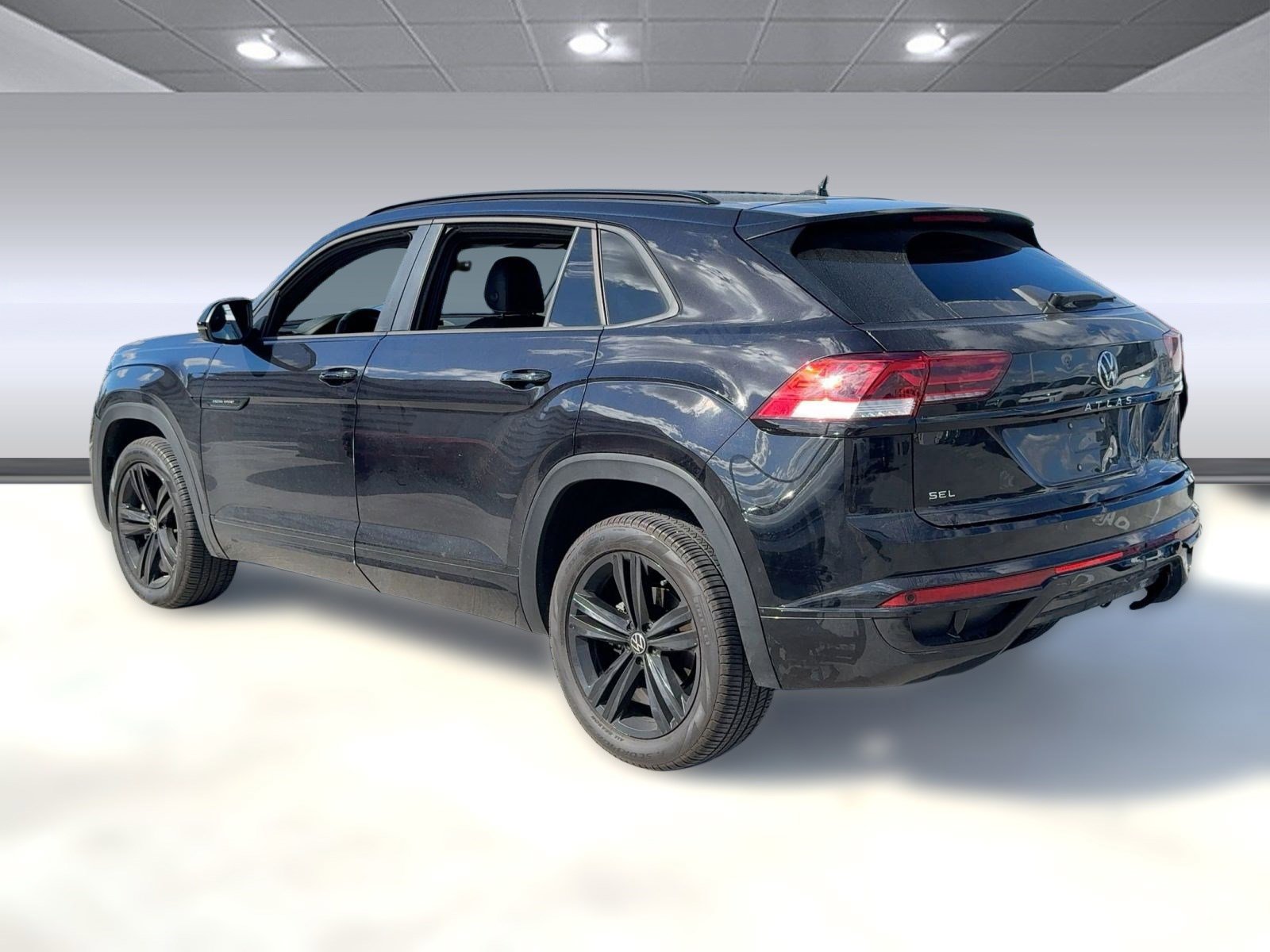 Used 2023 Volkswagen Atlas Cross Sport SEL R-Line image 3