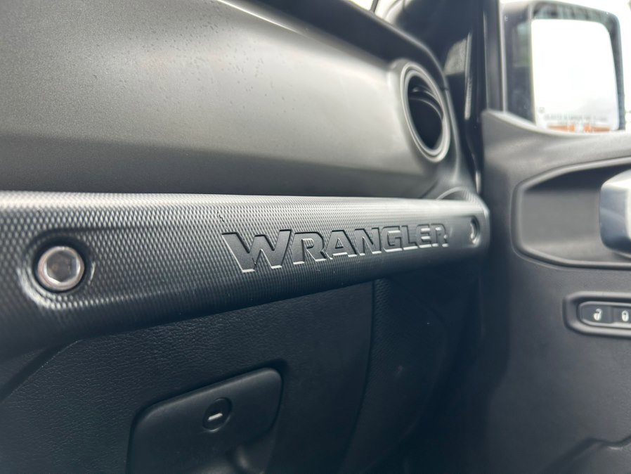 Used 2023 Jeep Wrangler Unlimited w/ Sun & Screen Package AWD/4WD image 32