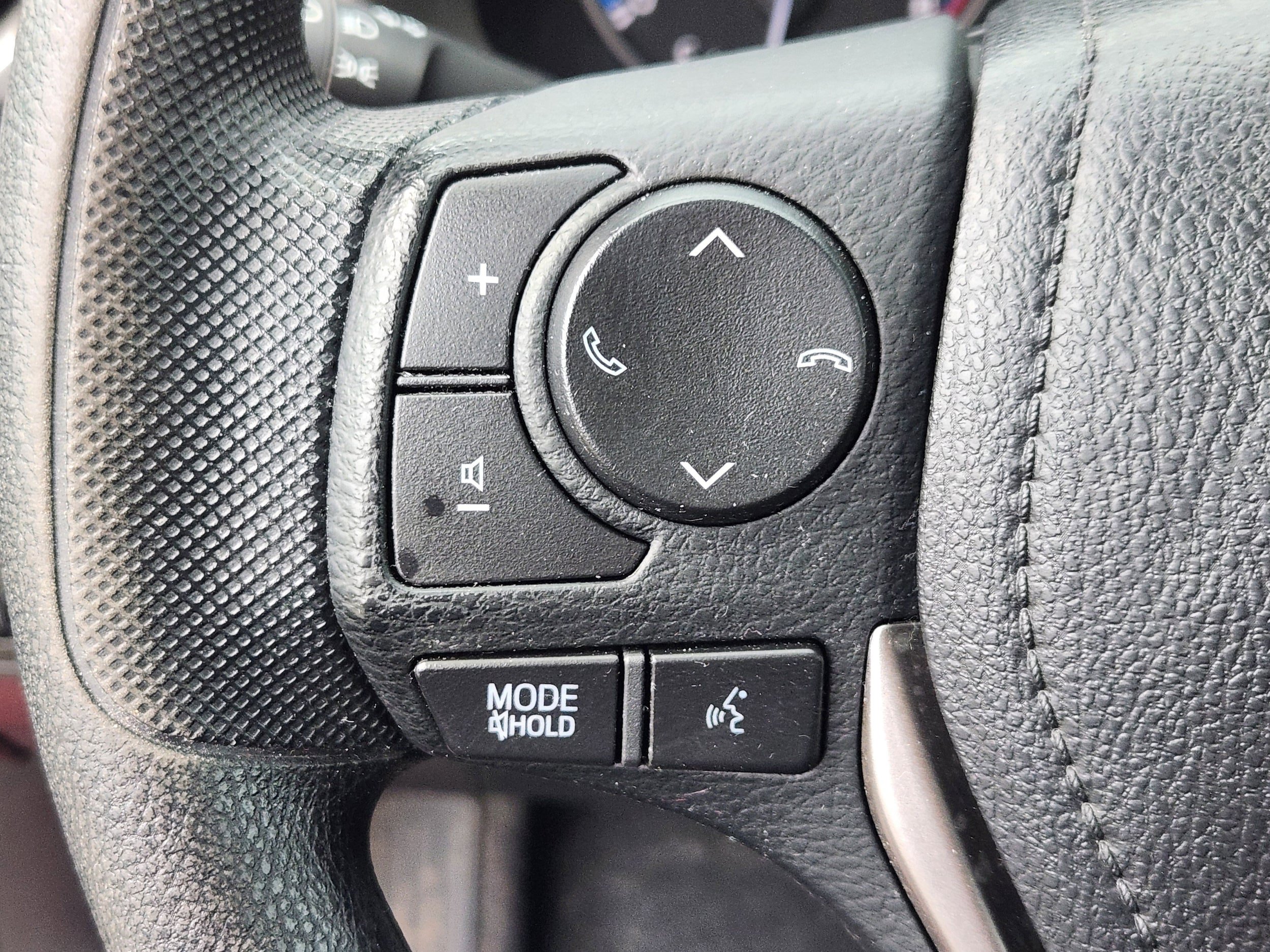 Used 2018 Toyota RAV4 LE w/ All Weather Liner Package AWD/4WD image 21