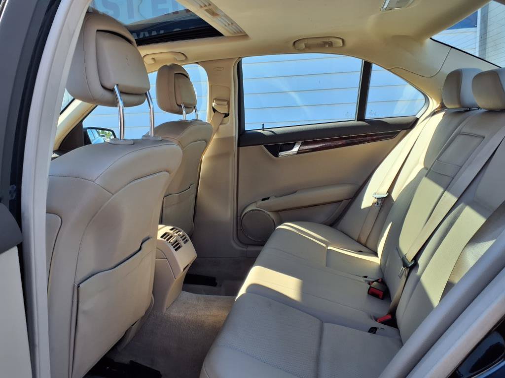 Used 2010 Mercedes-Benz C 300 4MATIC Sedan image 8