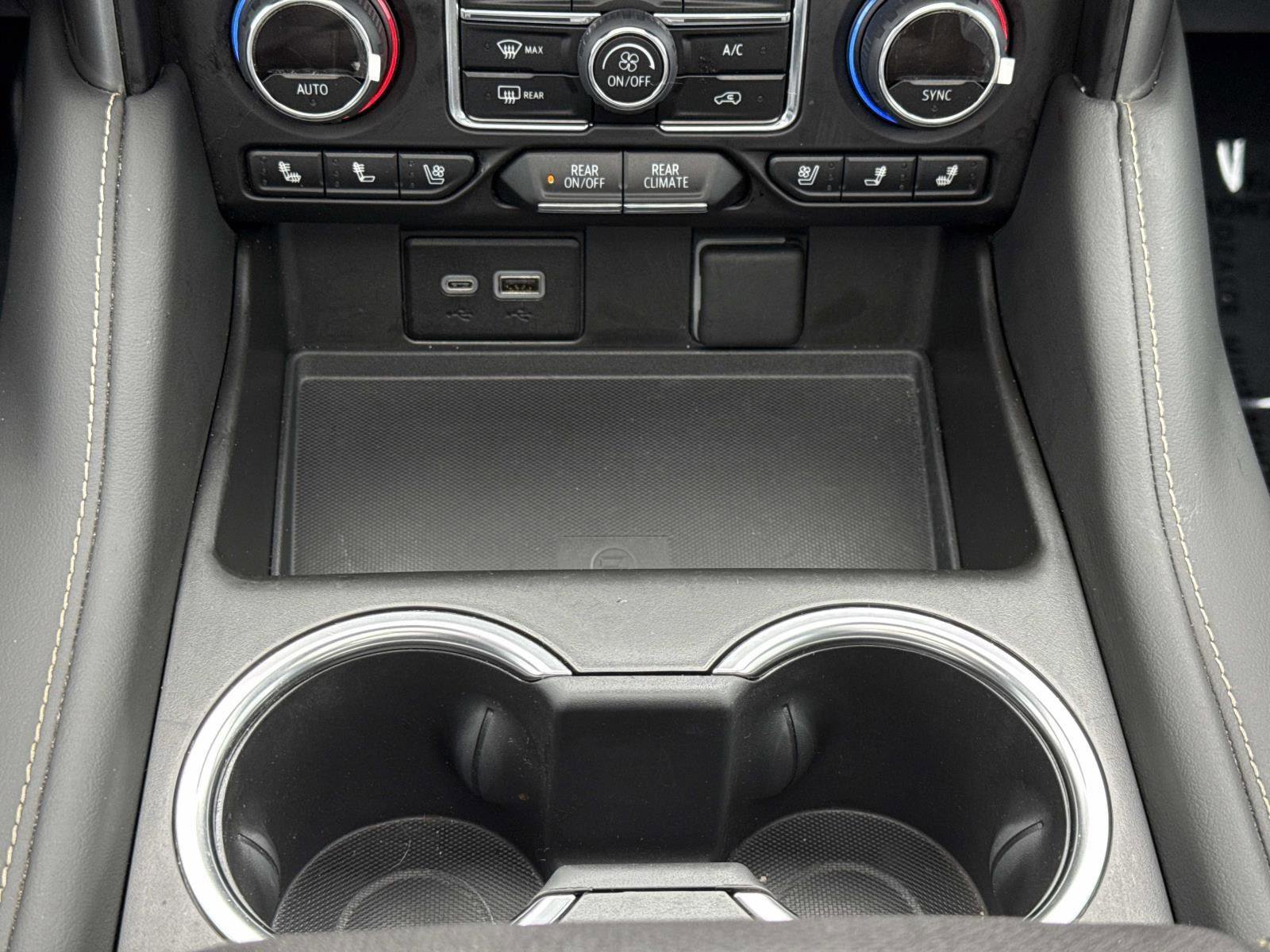 Used 2024 Chevrolet Suburban Premier image 7