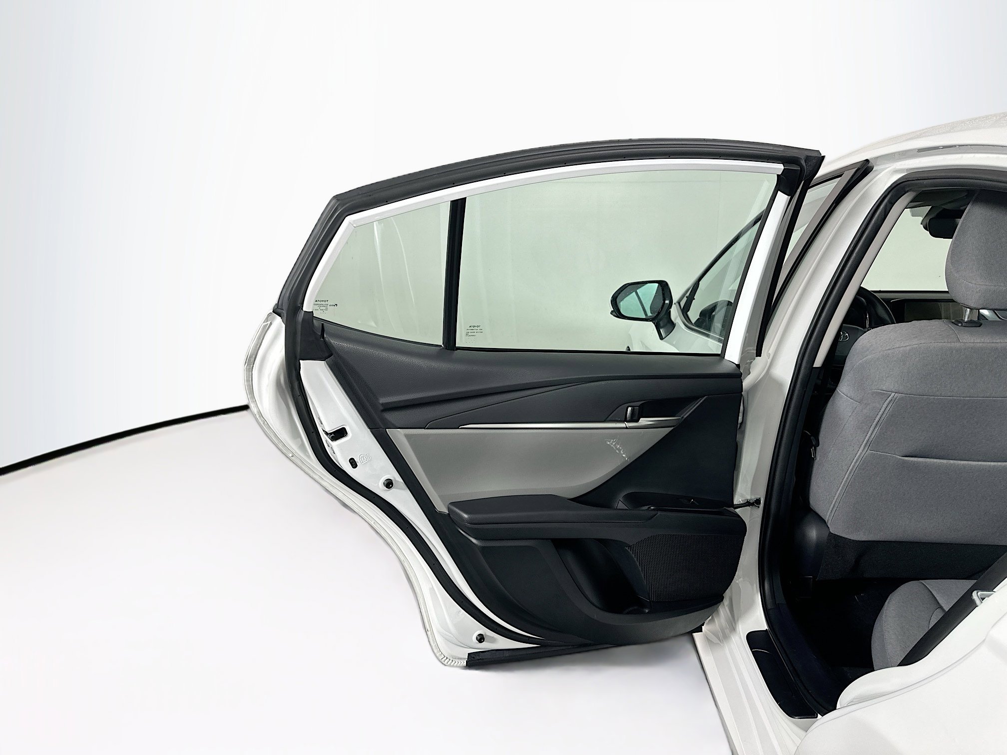 Used 2025 Toyota Camry LE w/ Convenience Package image 26