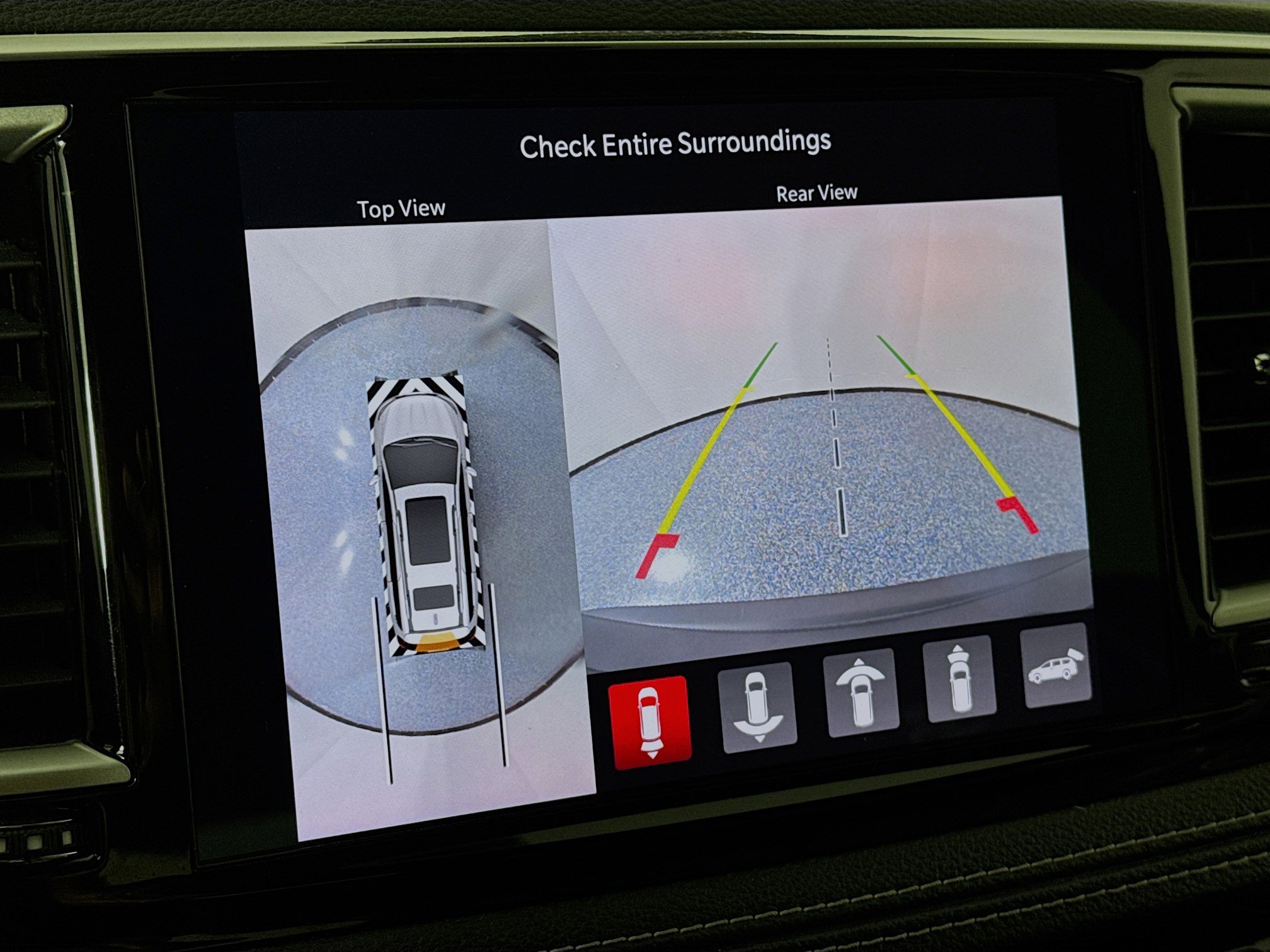 Used 2022 Chrysler Pacifica Touring-L w/ Uconnect Theater Family Group image 14