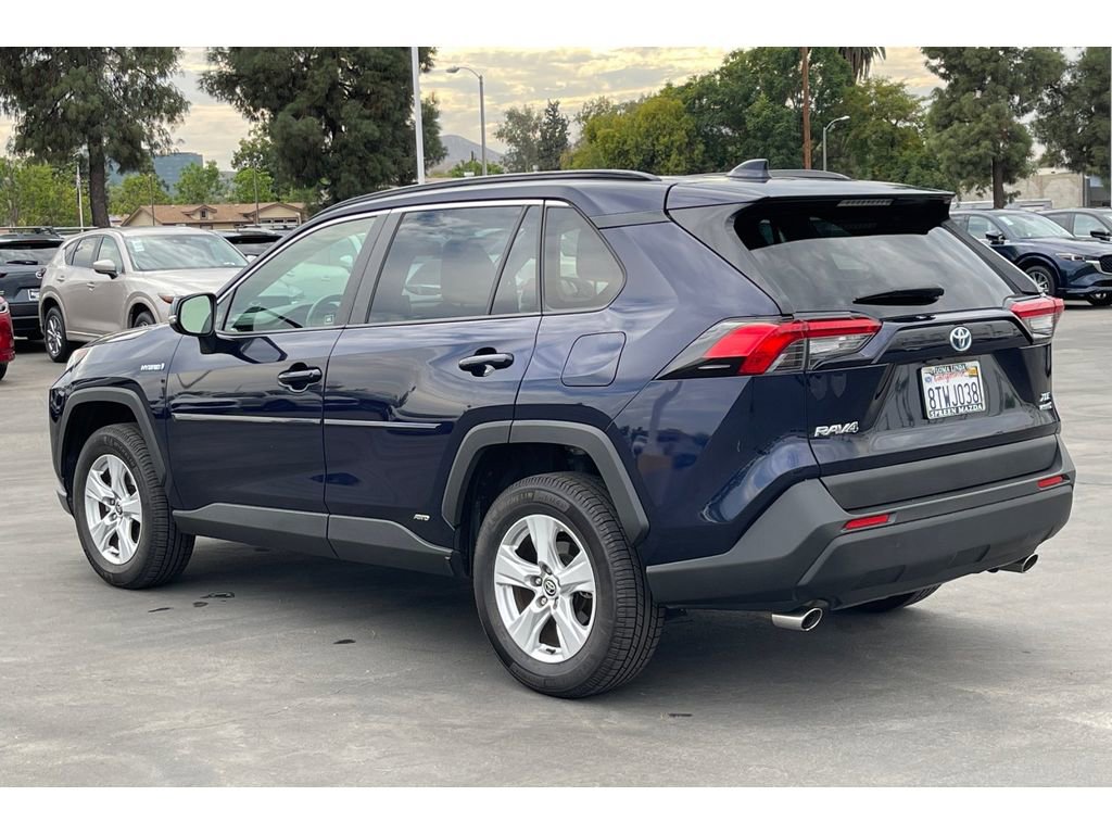 Used 2021 Toyota RAV4 XLE w/ Convenience Package image 4