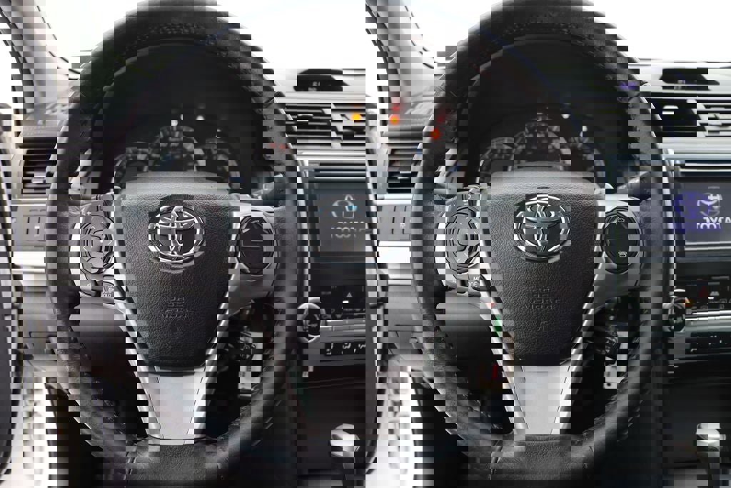 Used 2013 Toyota Camry SE image 16