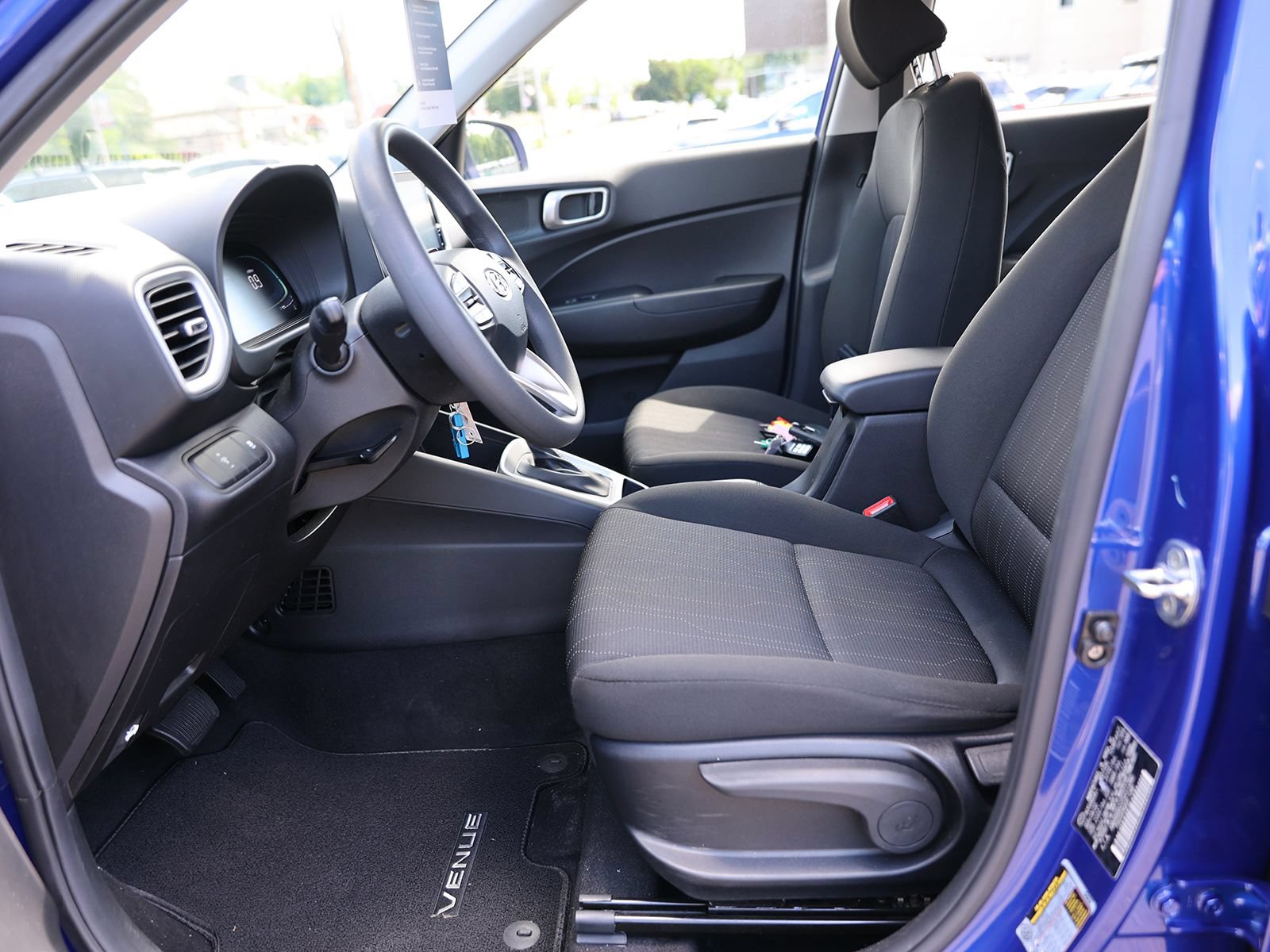 Used 2023 Hyundai Venue SE FWD image 13