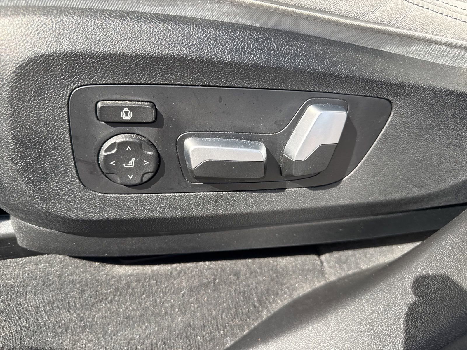 Used 2024 BMW X5 sDrive40i w/ Premium Package image 22