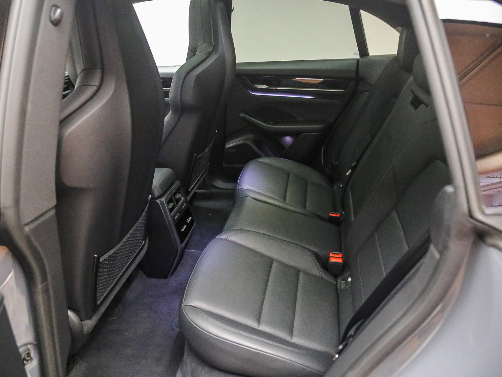 Certified 2025 Porsche Macan 4S Electric AWD/4WD image 23