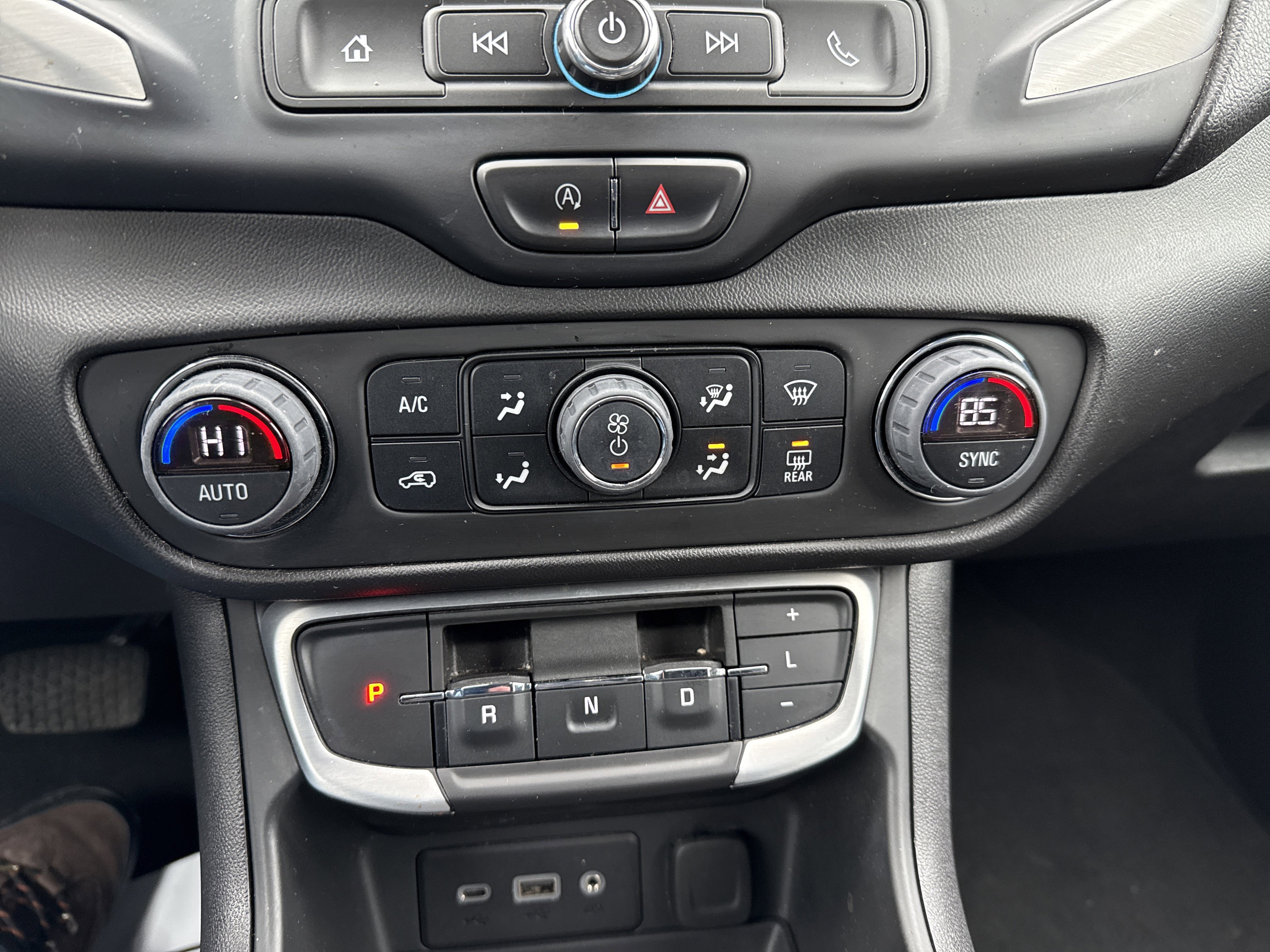 Used 2023 GMC Terrain SLE w/ Driver Convenience Package image 25