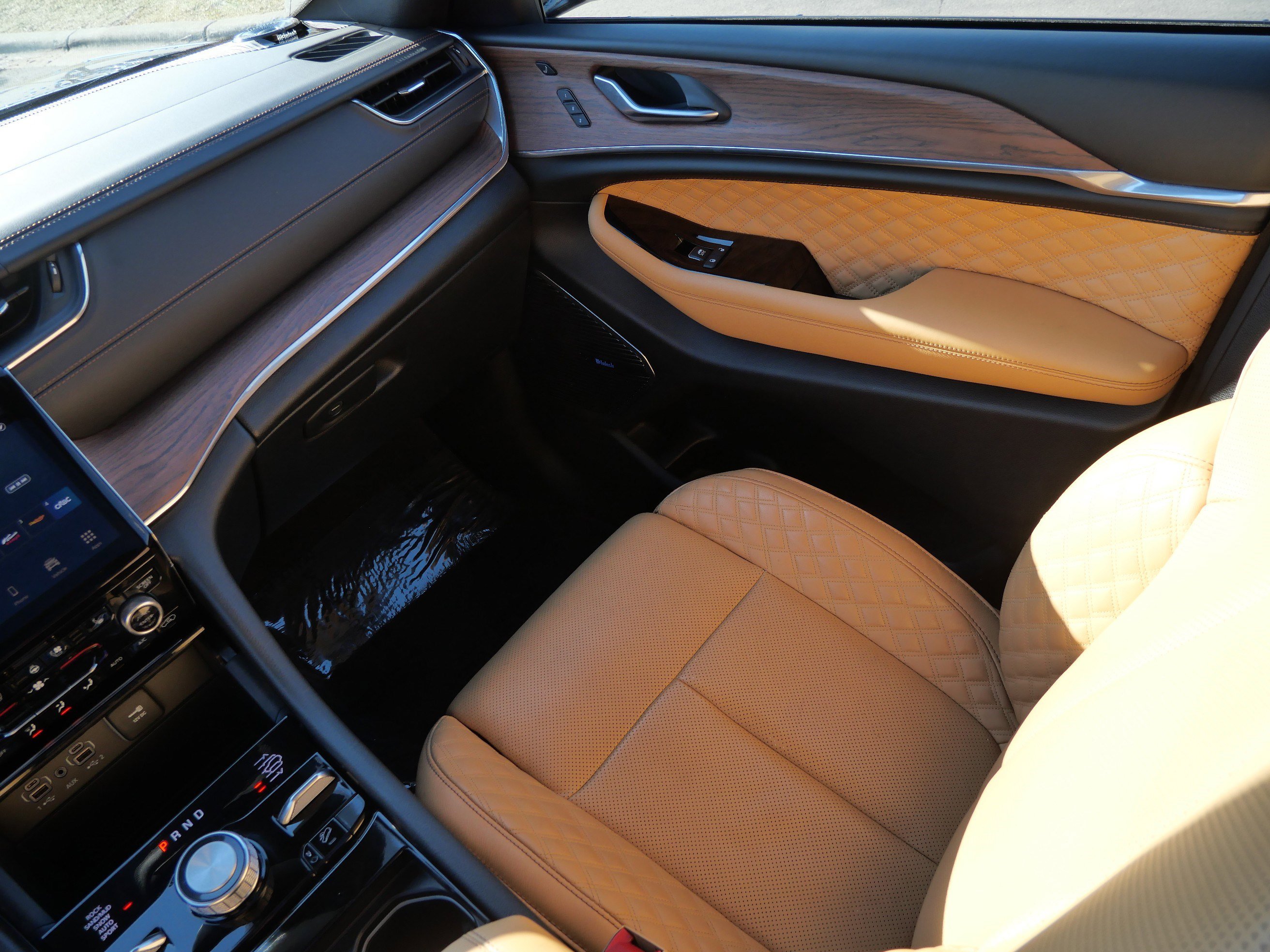 Used 2023 Jeep Grand Cherokee L Summit w/ High Altitude Package image 11