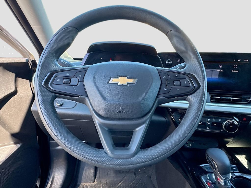 Used 2025 Chevrolet Trax LT image 11