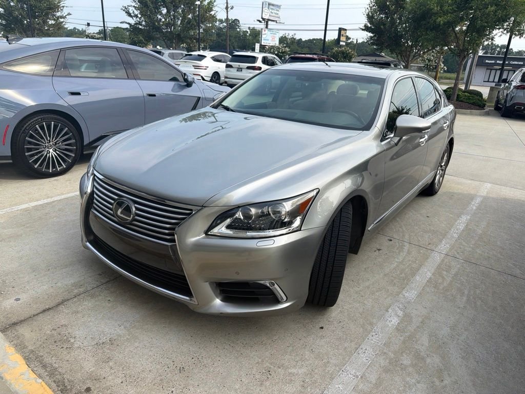 Used 2017 Lexus LS 460 w/ Comfort Package RWD image 3