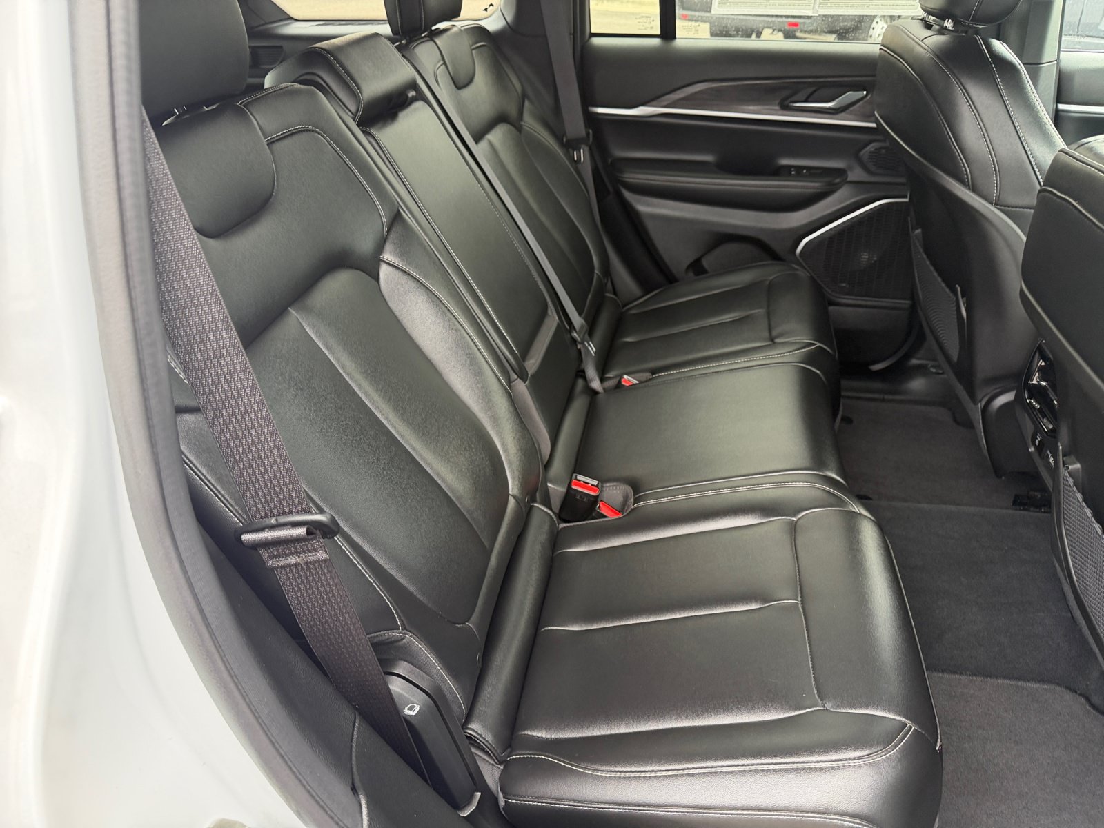 Used 2024 Jeep Grand Cherokee Limited AWD/4WD image 23