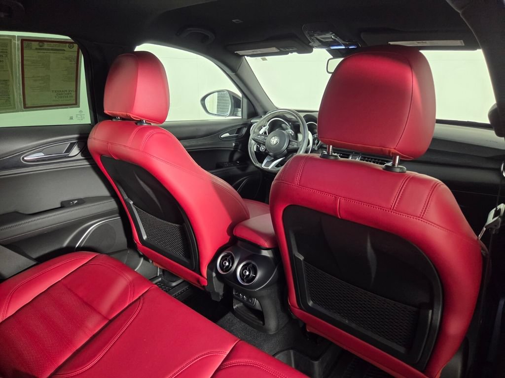 Used 2023 Alfa Romeo Stelvio Sprint RWD image 29