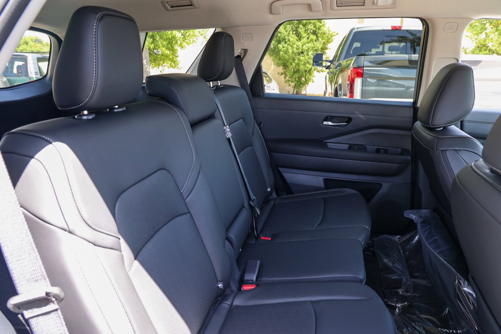 New 2026 Nissan Pathfinder SL FWD image 18