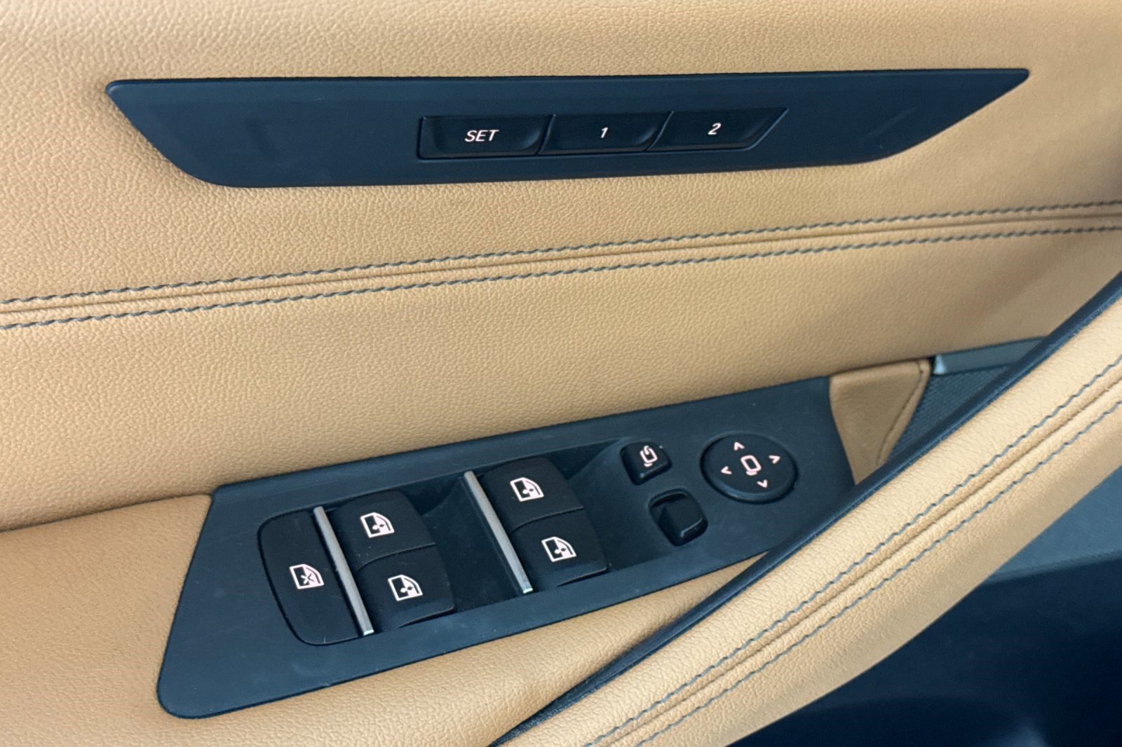 Used 2023 BMW 530e w/ Premium Package image 14