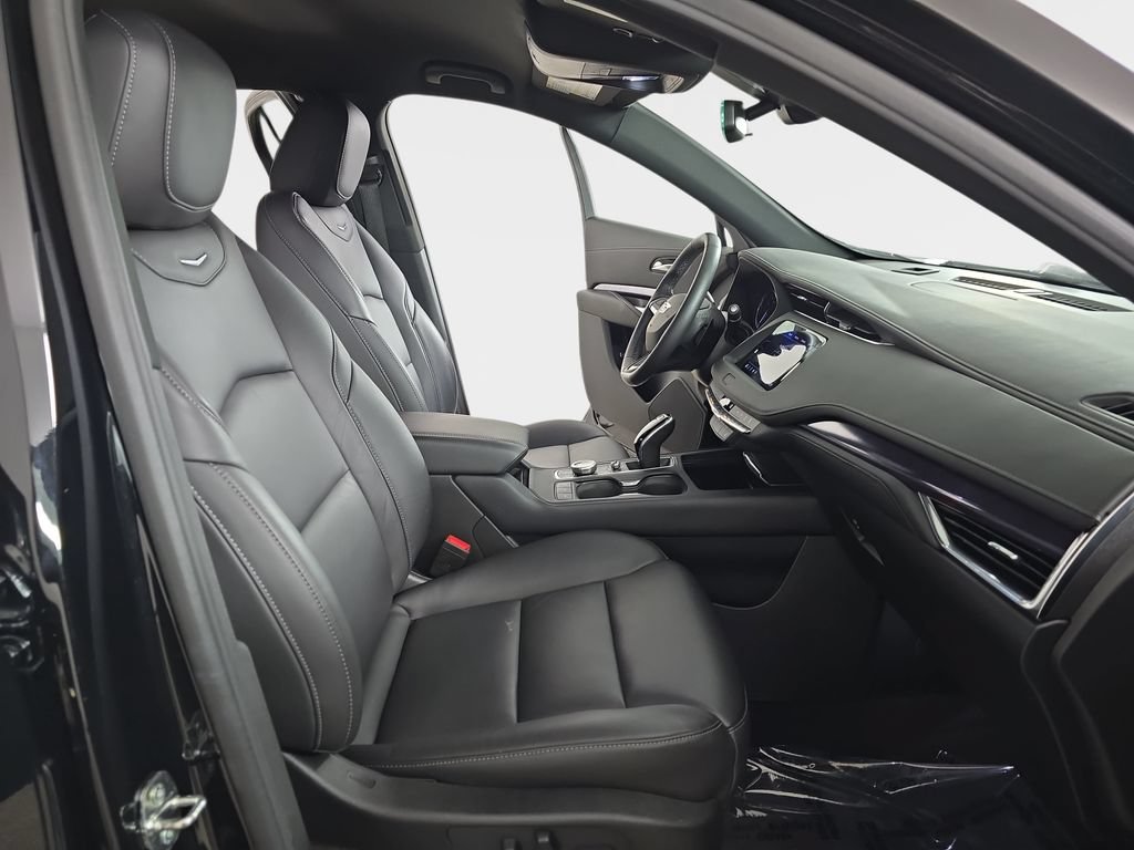 Used 2022 Cadillac XT4 Luxury w/ Cold Weather Package AWD/4WD image 10