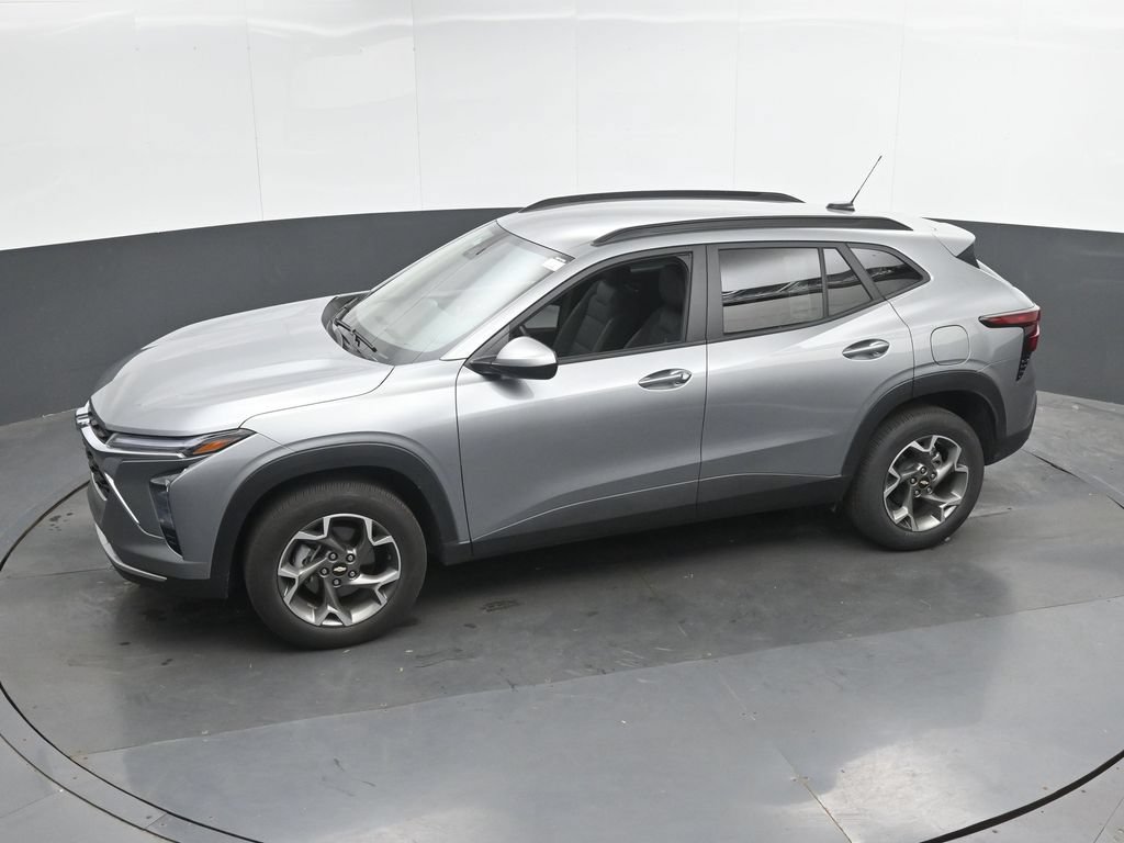 Used 2025 Chevrolet Trax LT w/ LT Convenience Package FWD image 33