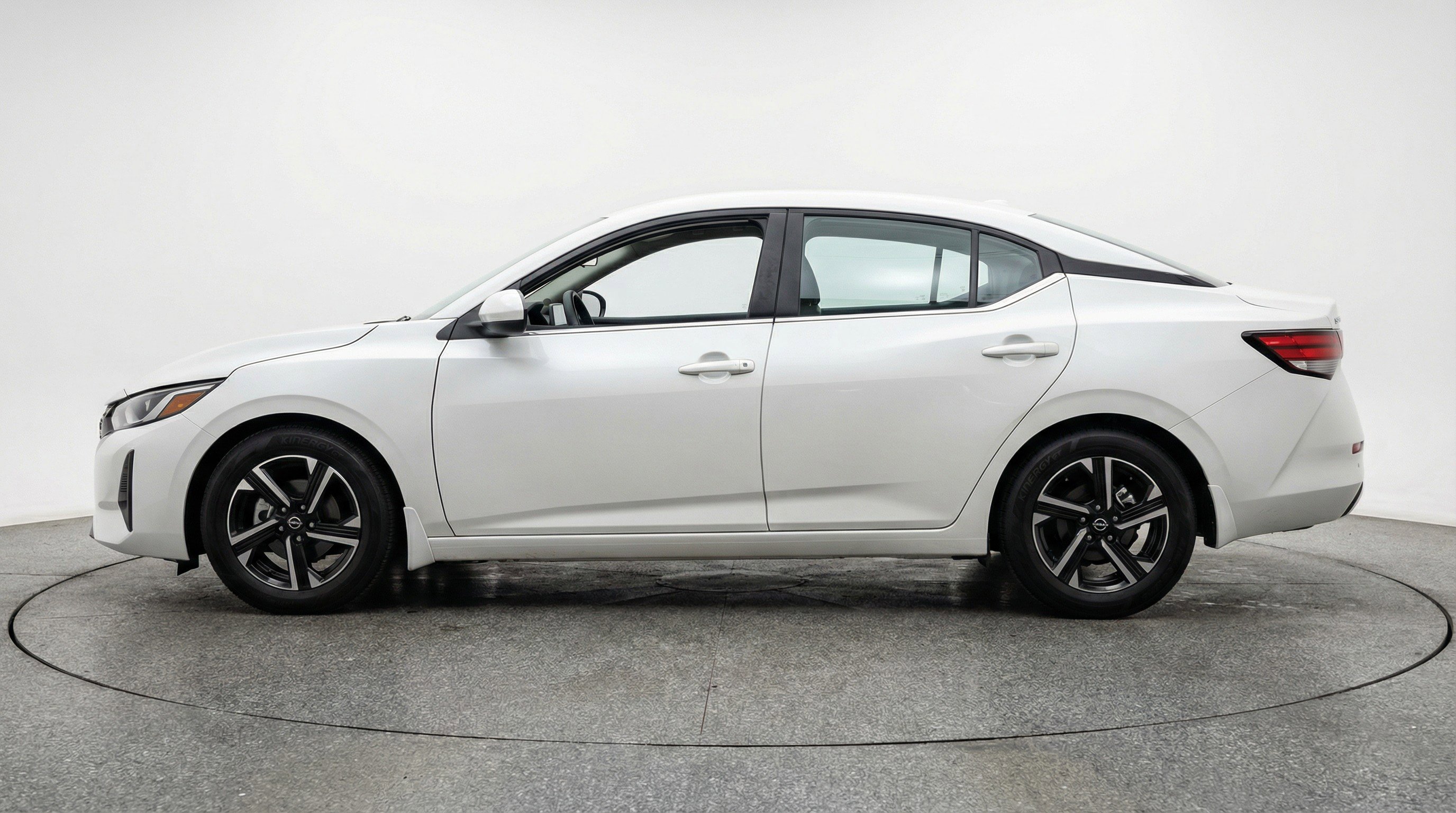 Used 2025 Nissan Sentra SV image 5