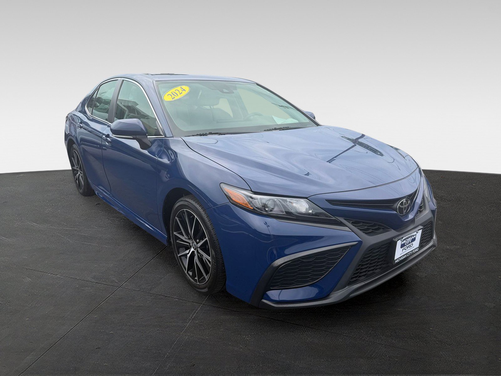 Used 2024 Toyota Camry SE w/ Cold Weather Package AWD/4WD image 5