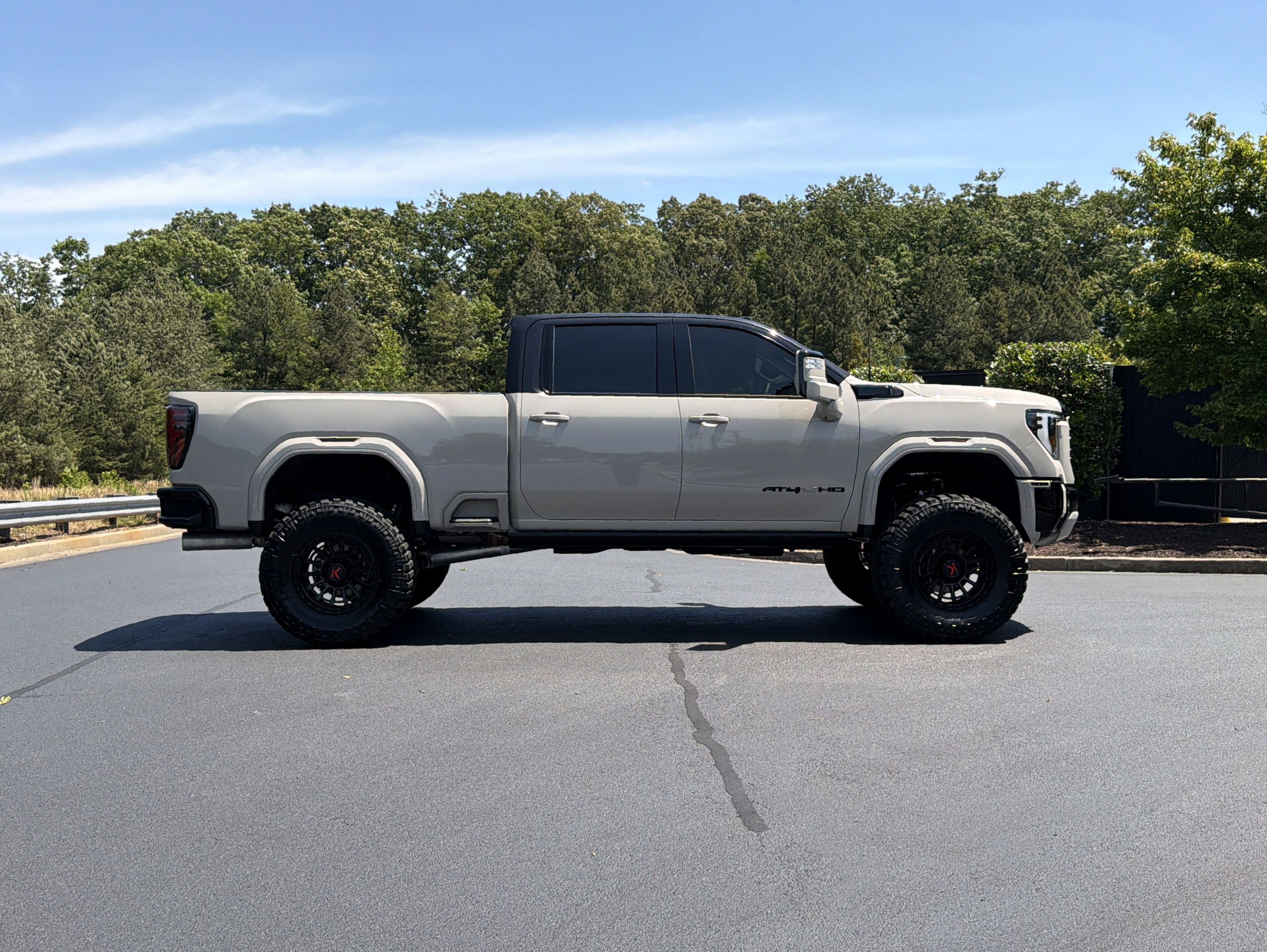 Used 2026 GMC Sierra 2500 AT4X w/ LPO, Black Badging Package AWD/4WD image 5