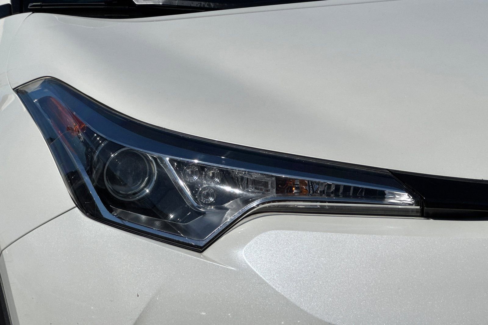 Used 2019 Toyota C-HR LE image 41