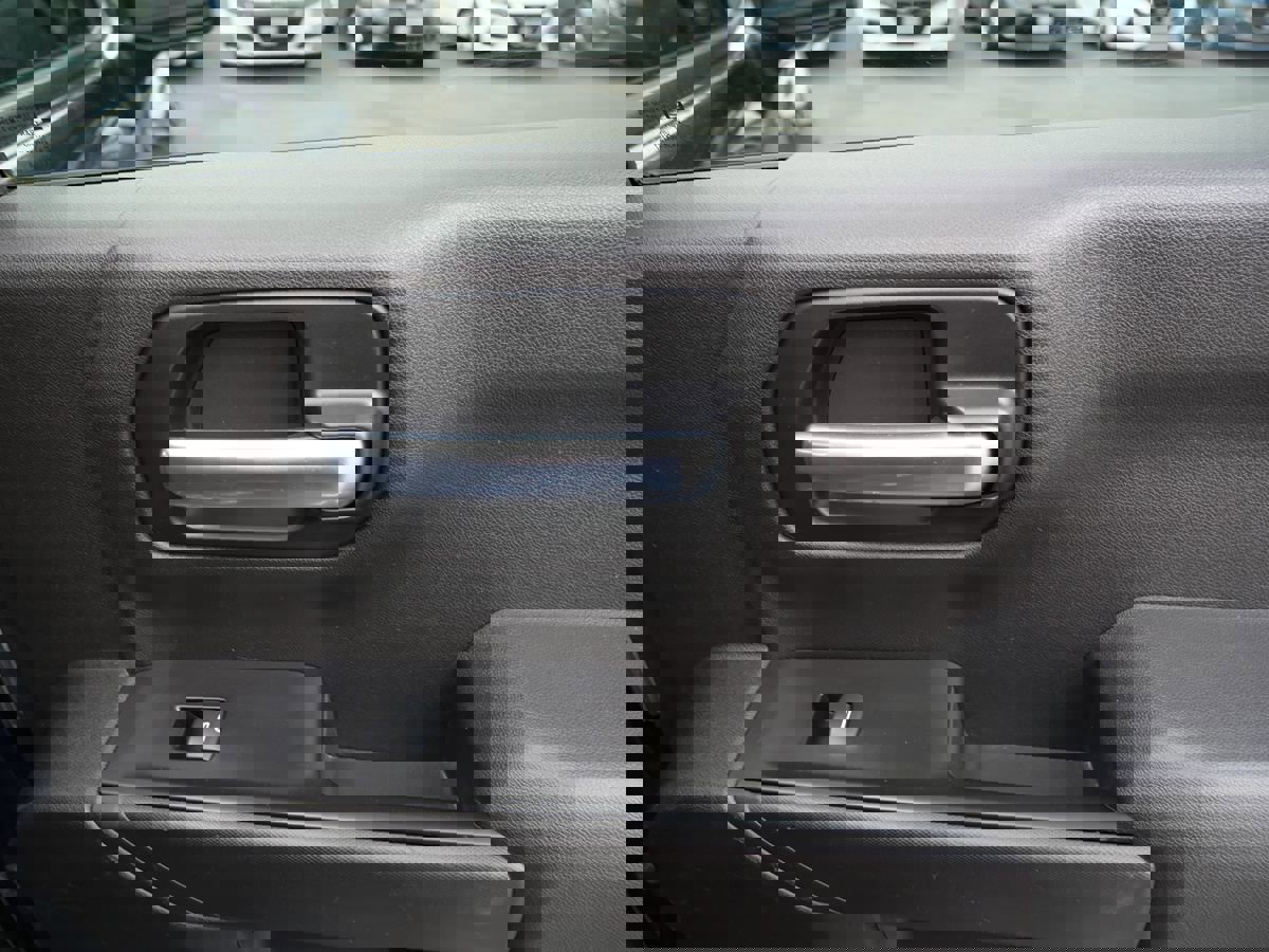 Used 2020 Chevrolet Silverado 1500 Custom w/ Custom Value Package image 25