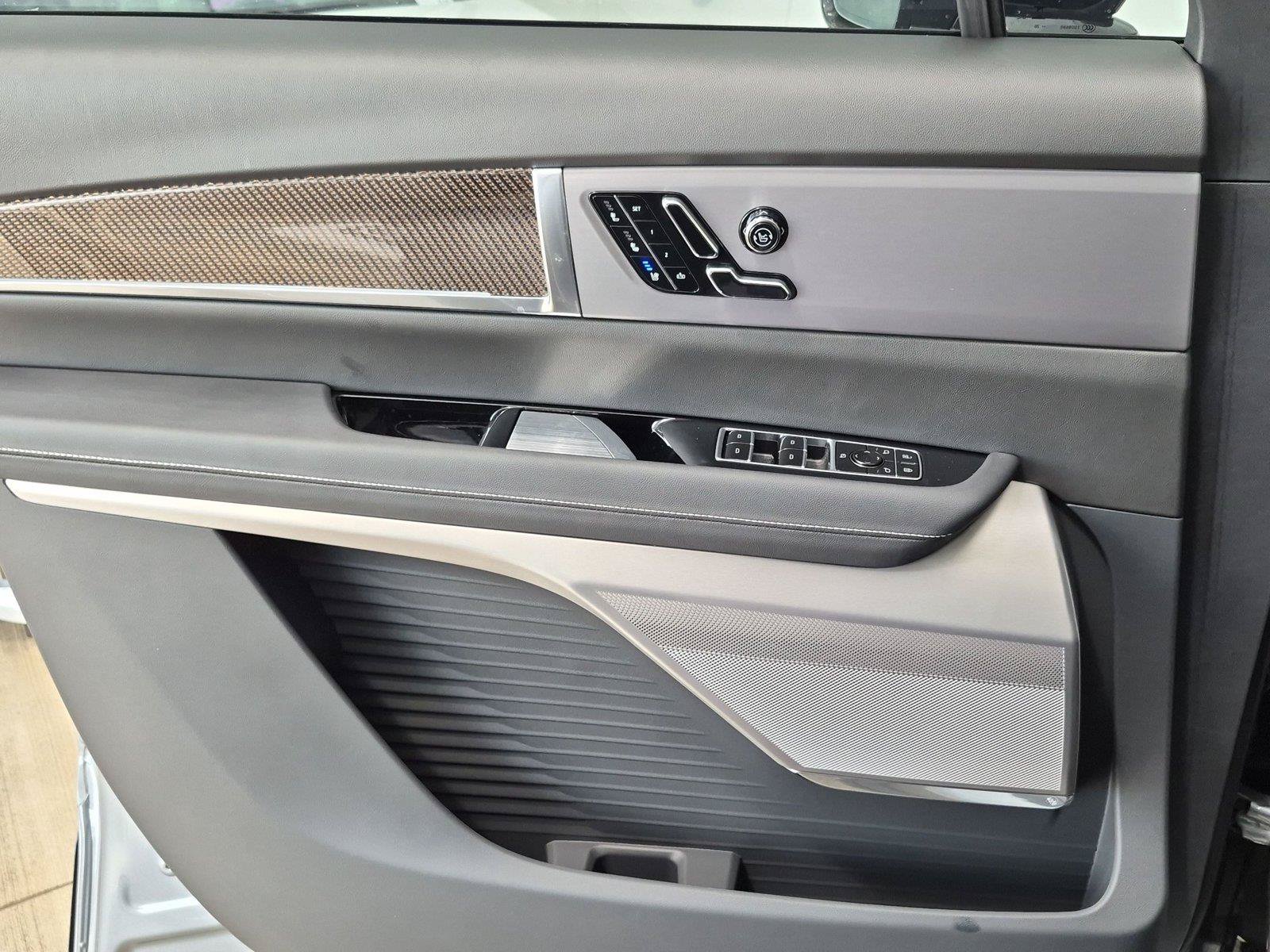 New 2027 Cadillac Vistiq Sport w/ LPO, Floor Liner Package AWD/4WD image 24