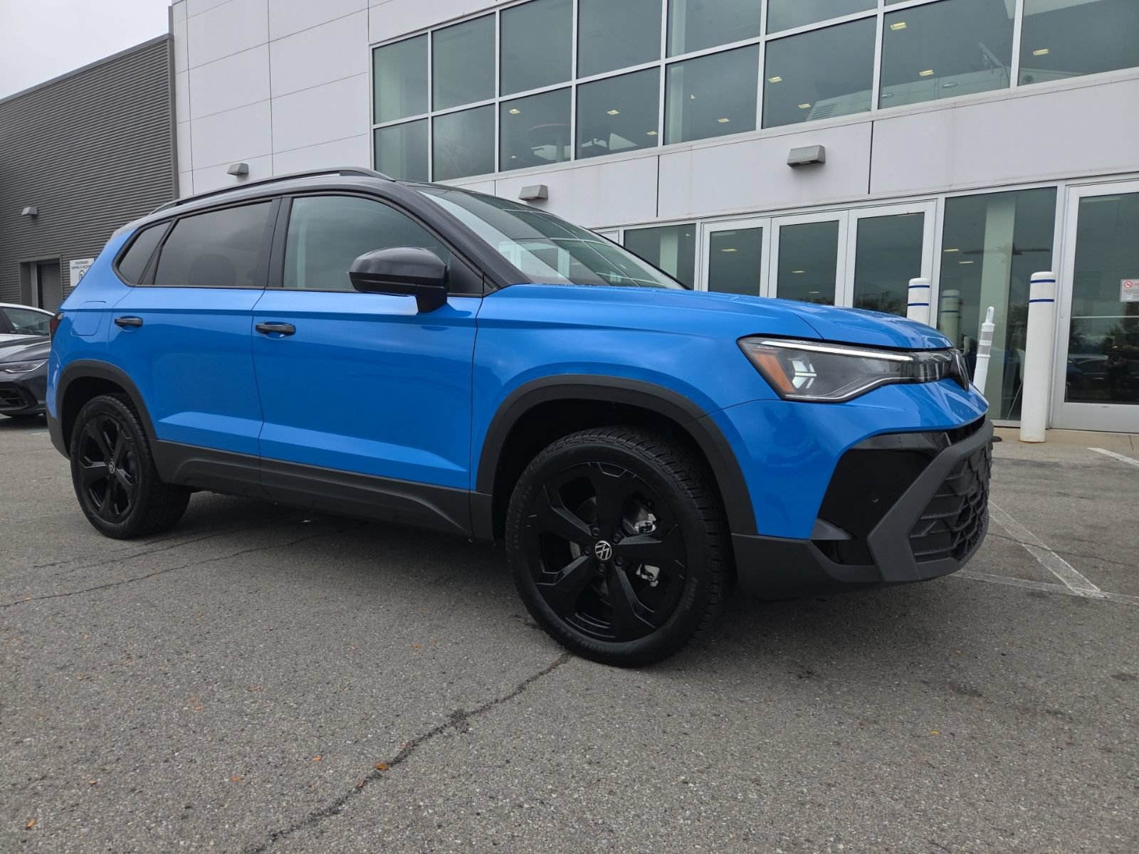New 2027 Volkswagen Taos SE AWD/4WD image 3