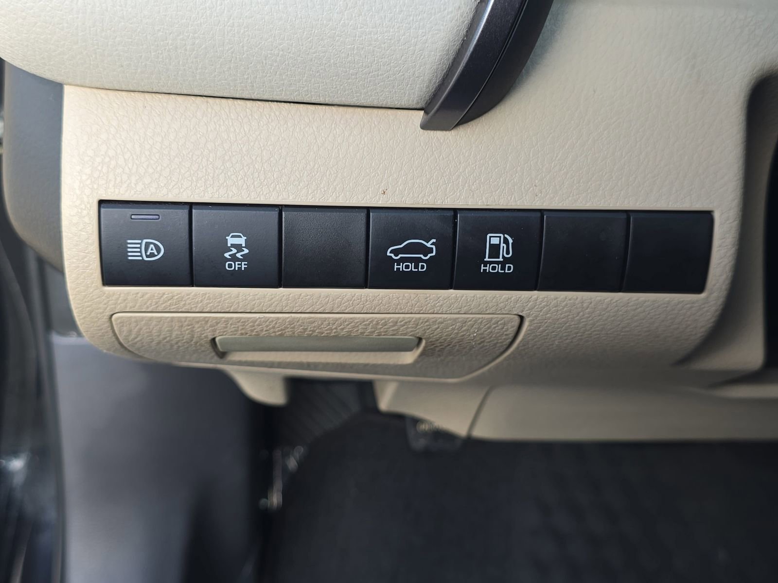 Used 2021 Toyota Camry LE image 30