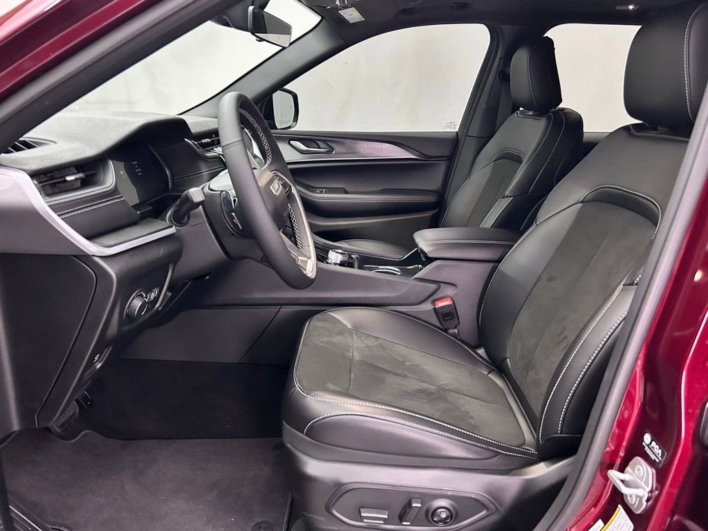 New 2025 Jeep Grand Cherokee 4WD image 16