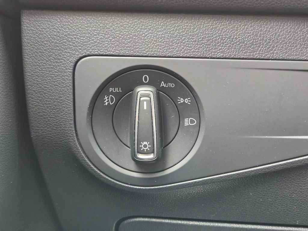 Used 2021 Volkswagen Tiguan SE R-Line image 28